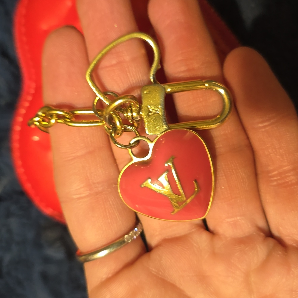 Louis Vuitton Heart Pouch - Picture 8 of 8
